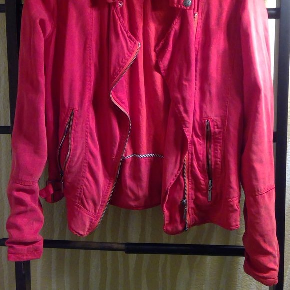 Red Jacket - Picture 6 of 6